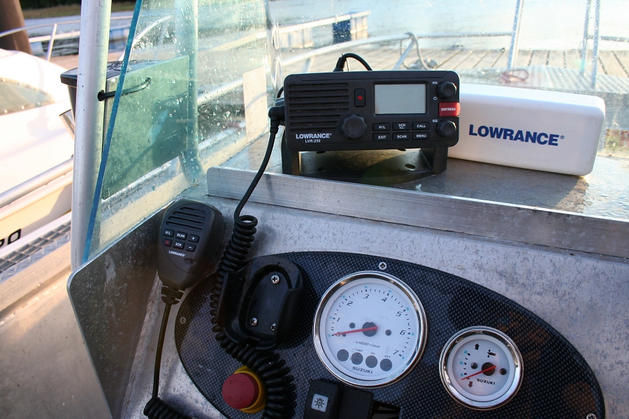 LOWRANCE UKW- Seefunkanlage mit DSC-Controler